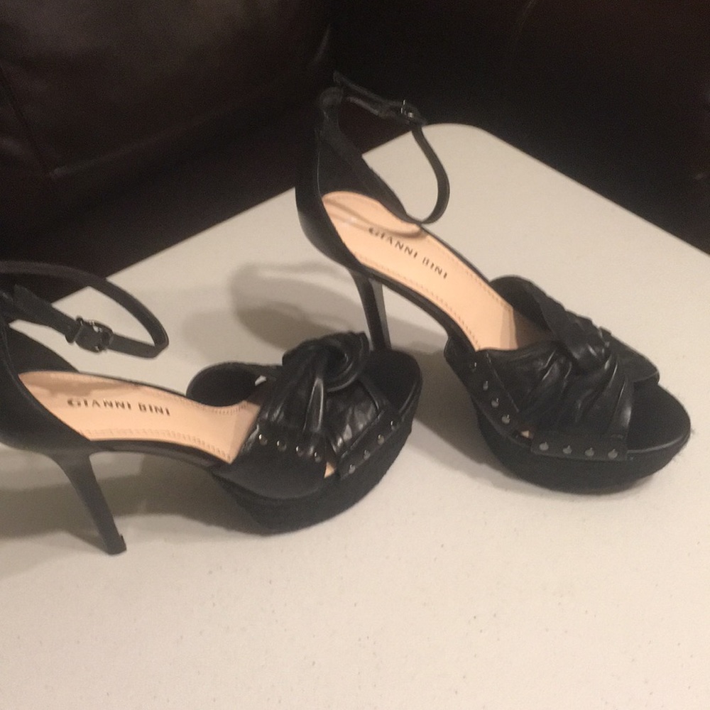 Gianni Bini pump sandals